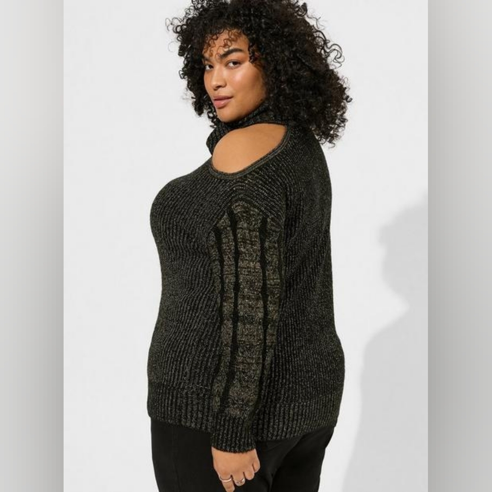 🆕 Torrid Lurex Cold Shoulder Turtle Neck Sweater (Torrid 5)